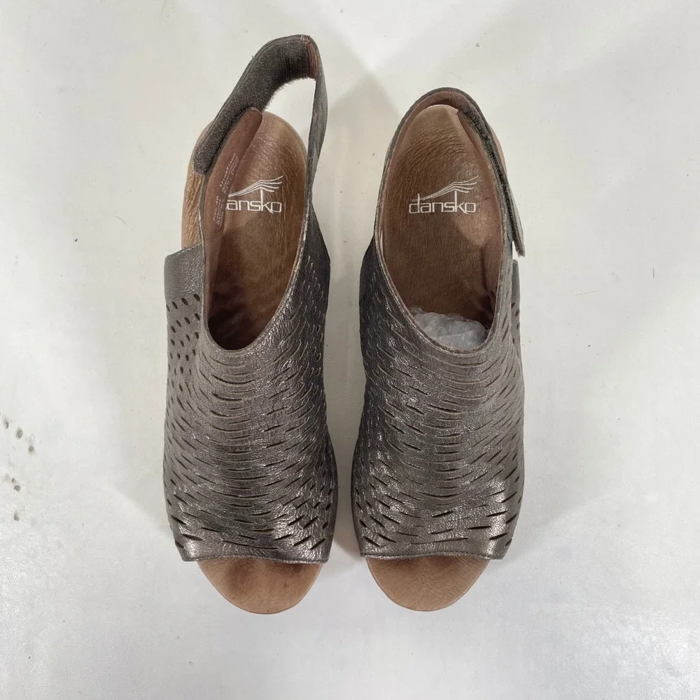 Dansko Womens Metallic Bronze Leather Laser Cut Block Heel Sandals Size 40
